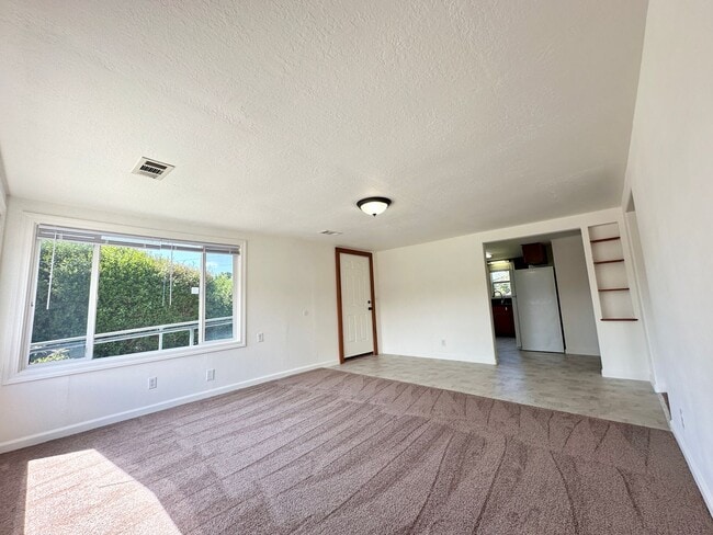 Building Photo - Fresh & Spacious 4 Bed / 2 Bath Home on Oversized Lot – McKinleyville - $2650