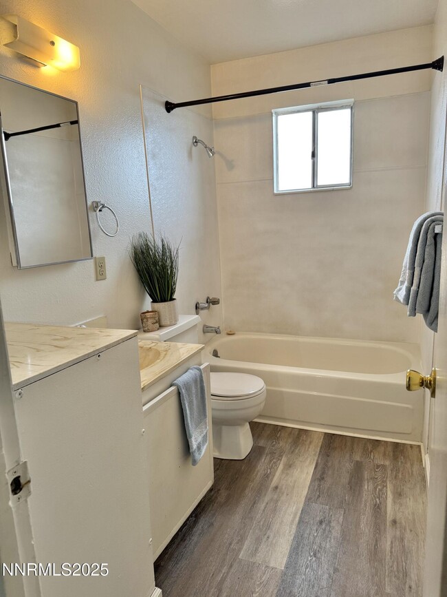 Building Photo - 827 Belli Dr