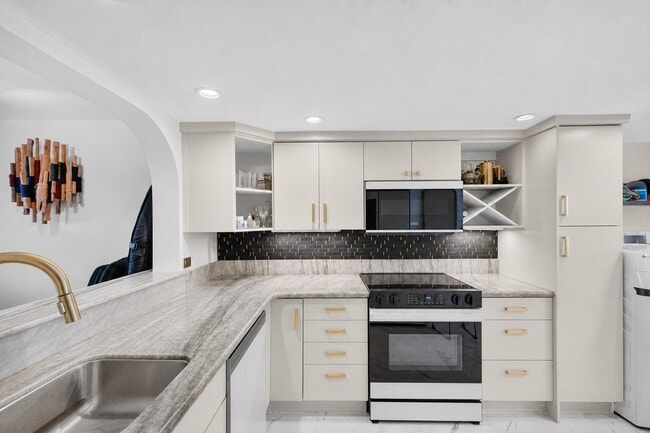 Building Photo - 2000 S Ocean Dr
