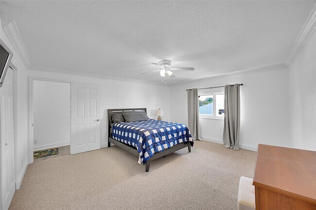 Building Photo - 4525 Poinciana St