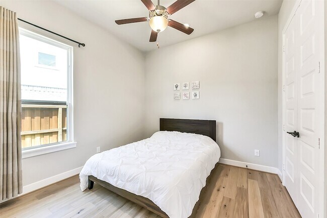 Building Photo - 28289 Emerald Bnd