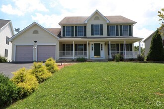 Building Photo - 5 BD + 3.5 Bath Bright & Beautiful Colonia...