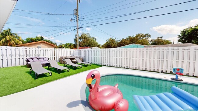 Building Photo - 6630 Cody St