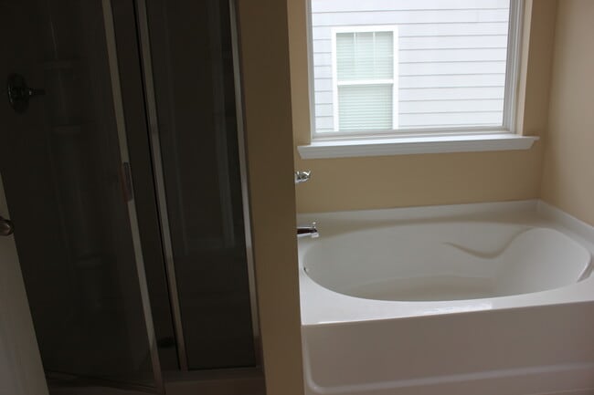 Building Photo - Beautiful 4 BR / 2.5 Bath Home Fairburn!