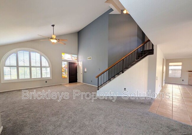 Building Photo - 2340 W Myrtle Dr