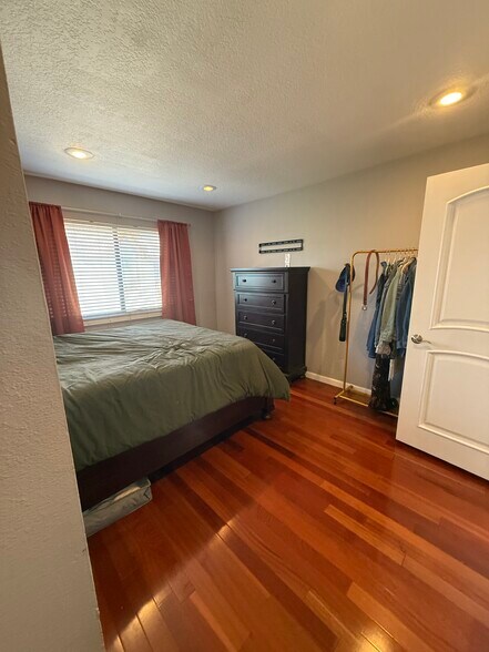 Building Photo - 27609 Nugget Dr