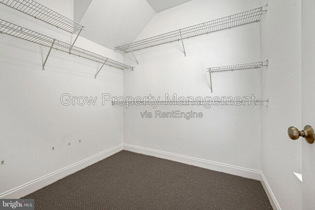 Building Photo - 202 Captains Way