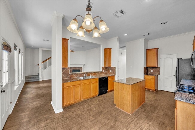 Building Photo - Spacious 3-Story Heights Rental Near 610 & 19th St