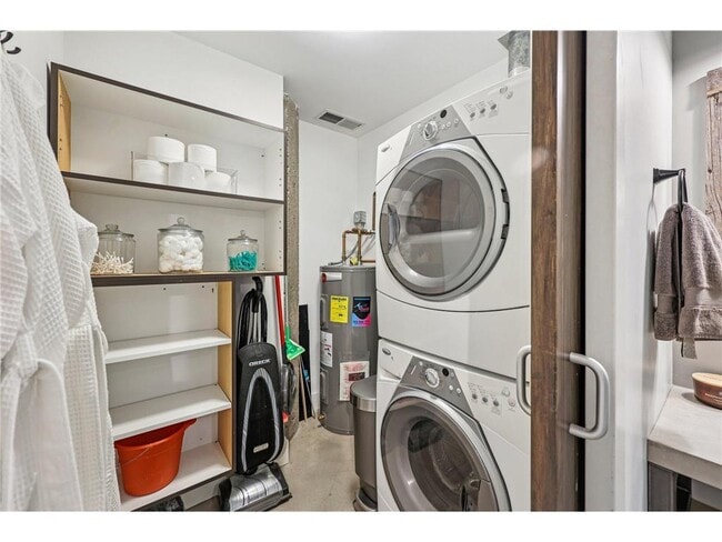 Building Photo - 718 N Washington Ave