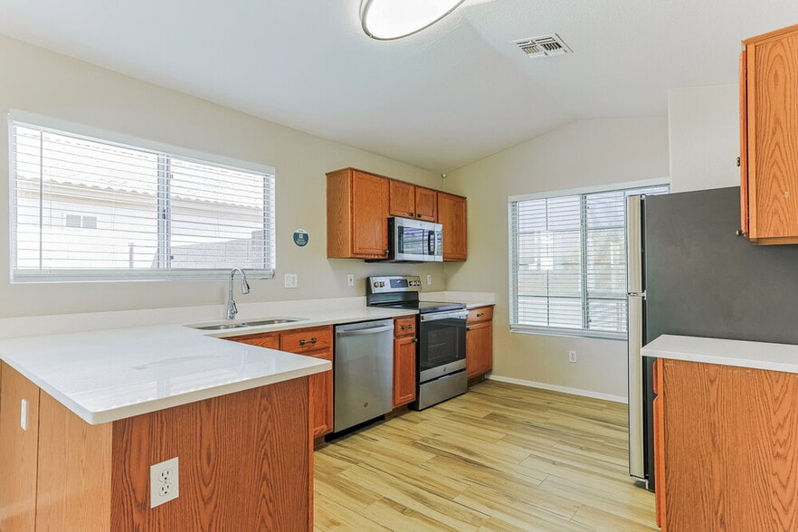 Building Photo - 510 N Danyell Dr