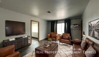 Building Photo - 1 Month Free Rent; 2 Bedroom Apartment loc...