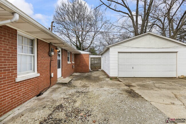 Building Photo - 203 Loch Lomond Dr