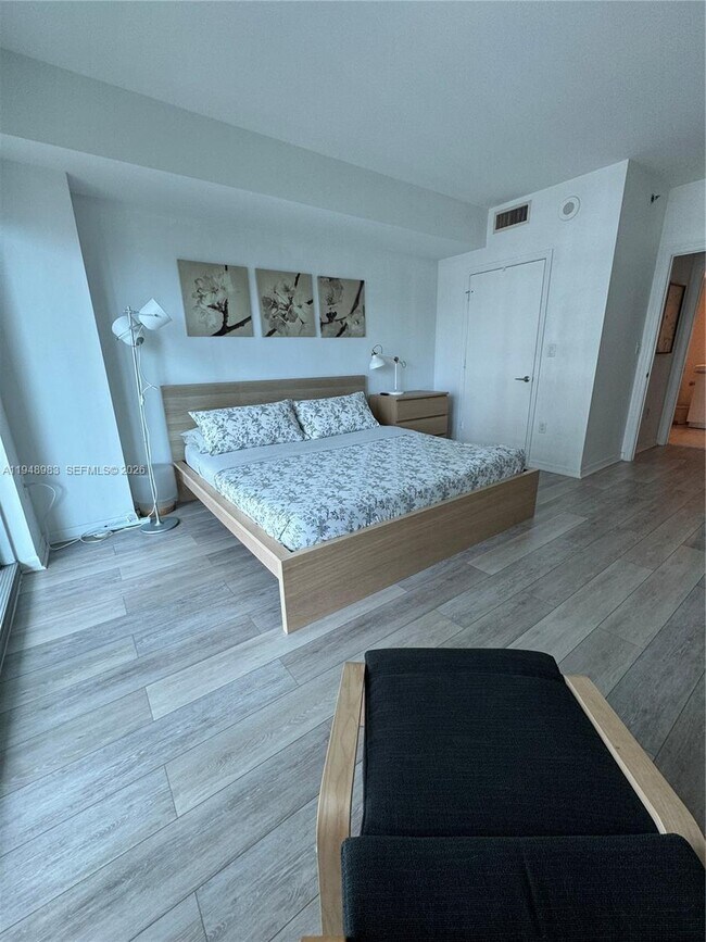 Building Photo - 500 Brickell Ave