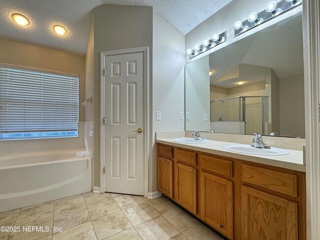 Building Photo - 6835 Otters Den Ct N