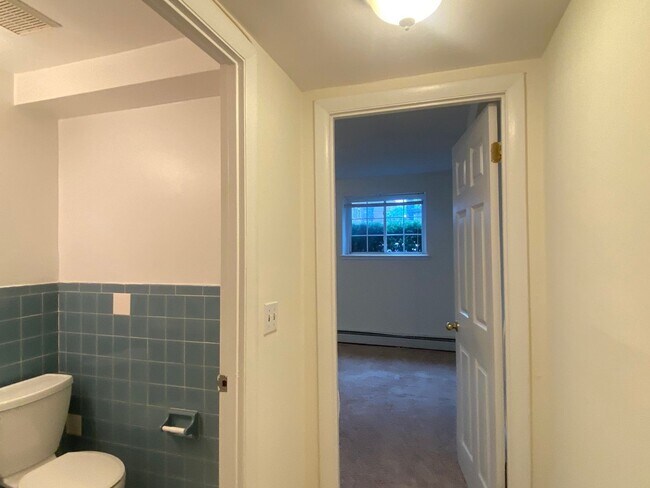 Building Photo - Nice 3 bed in Packards corner