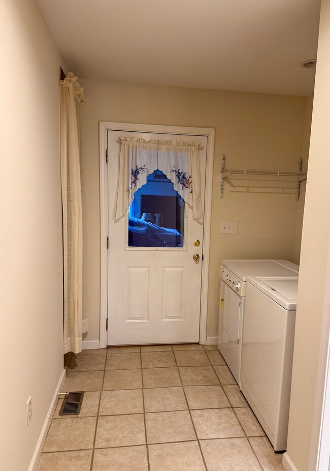 Building Photo - 74 Lockes Way
