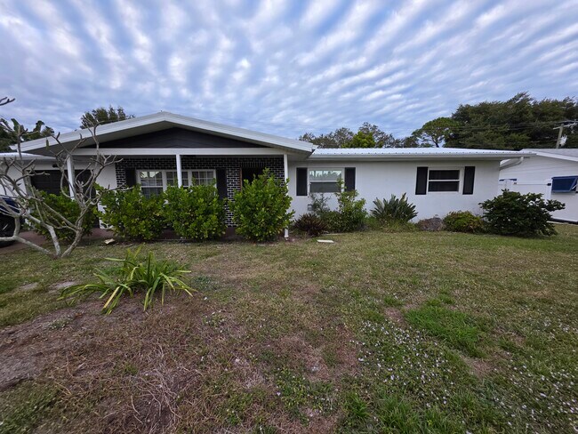 Building Photo - 370 Hunt Dr