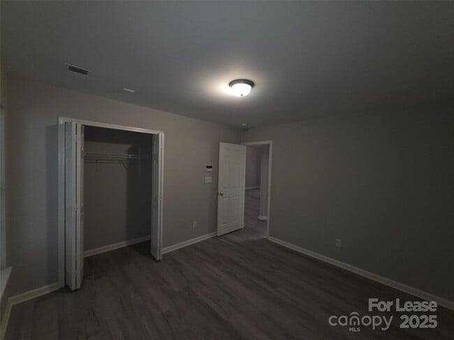 Building Photo - 235 Winding Canyon Dr