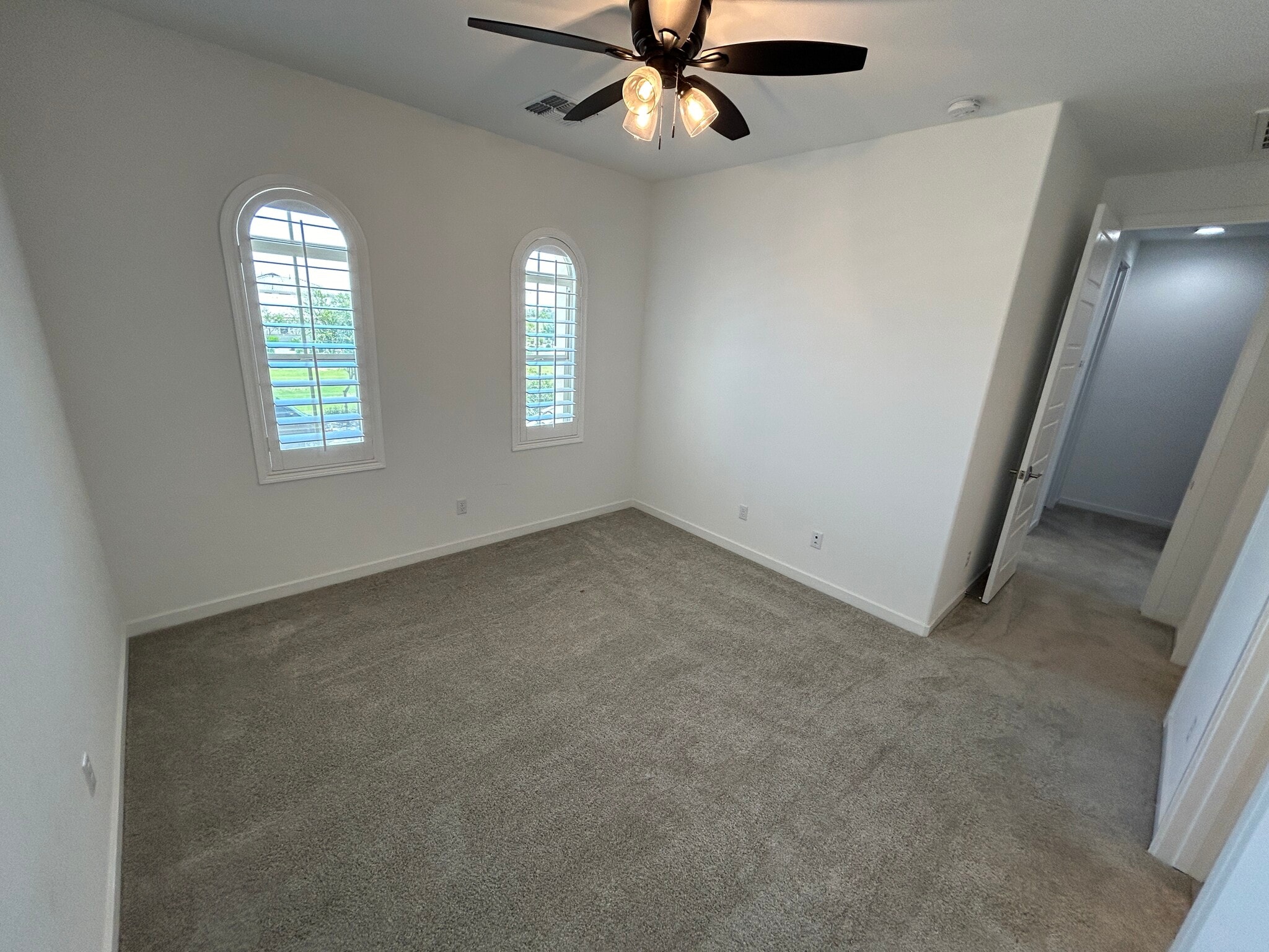 Building Photo - 4146 S Columbus Dr