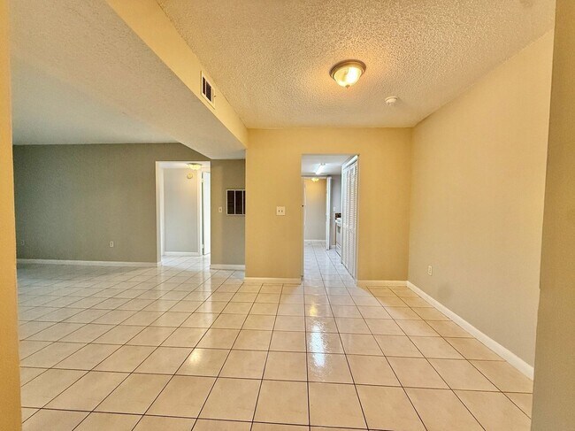 Building Photo - 6104 Curry Ford Rd