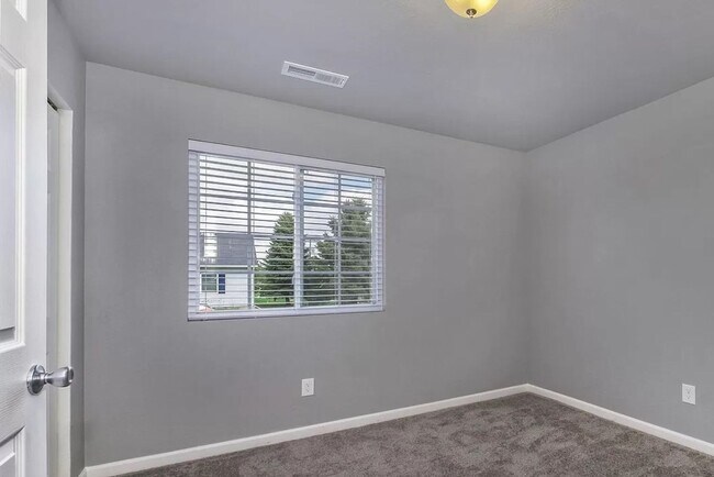Building Photo - Wonderful Newer Condo for Lease
