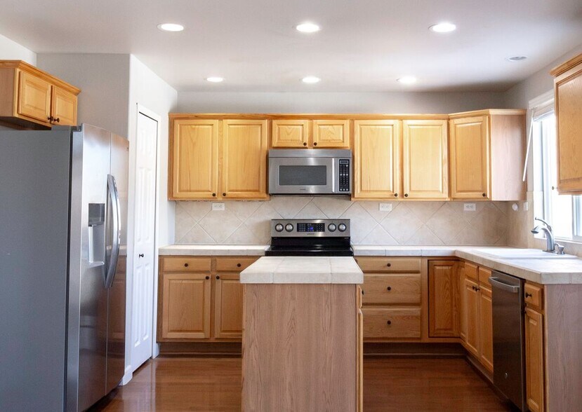 Building Photo - 9360 Wolf Pack Terrace