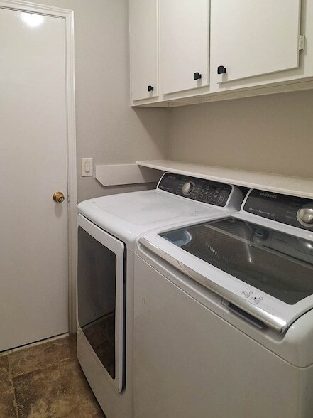 Building Photo - 175 Sylvan Forest Dr