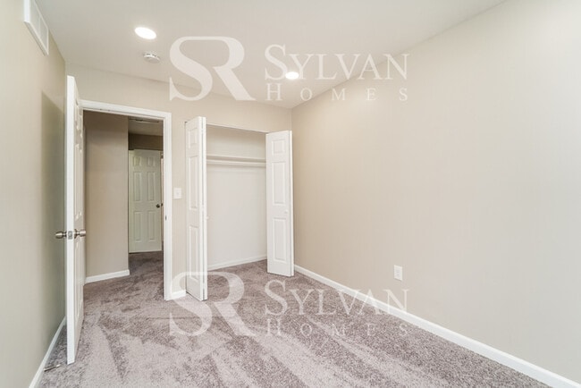 Building Photo - Beautiful 3BR 3BA Townhome