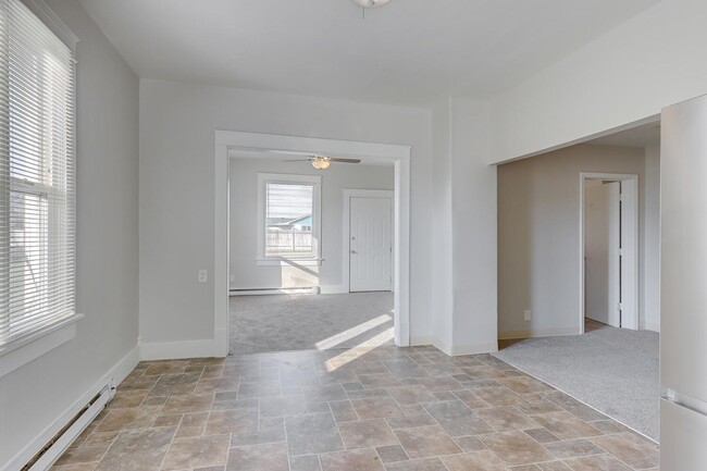 Building Photo - Dewey Duplex