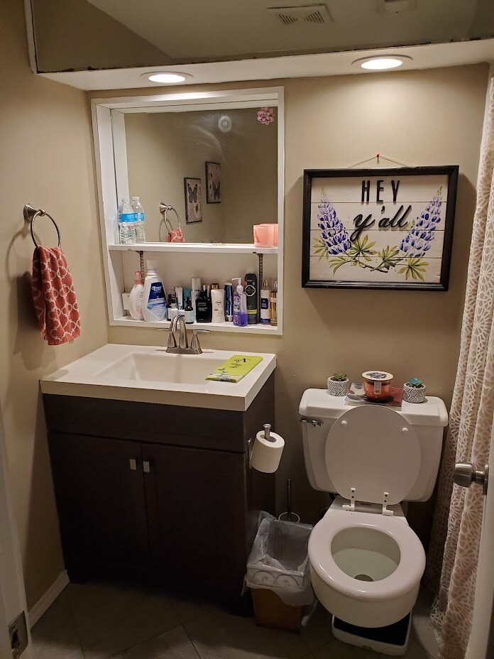 Master bath - 5914 Lago Vista Way