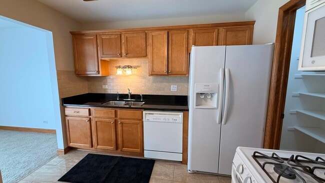 Building Photo - 220 Oak Knoll Ct