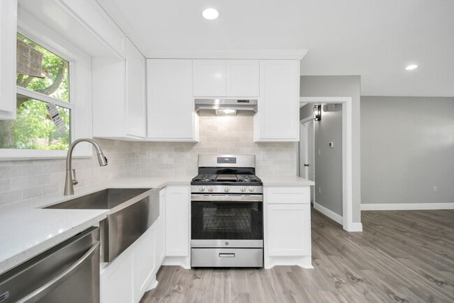 Building Photo - 2707 Mc Nay Dr
