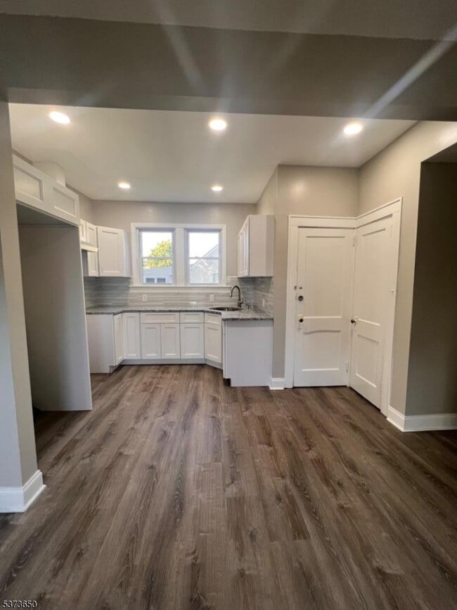 Building Photo - 186 Old Rd