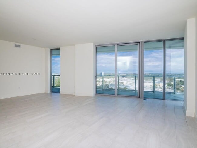 Building Photo - 2000 Metropica Wy
