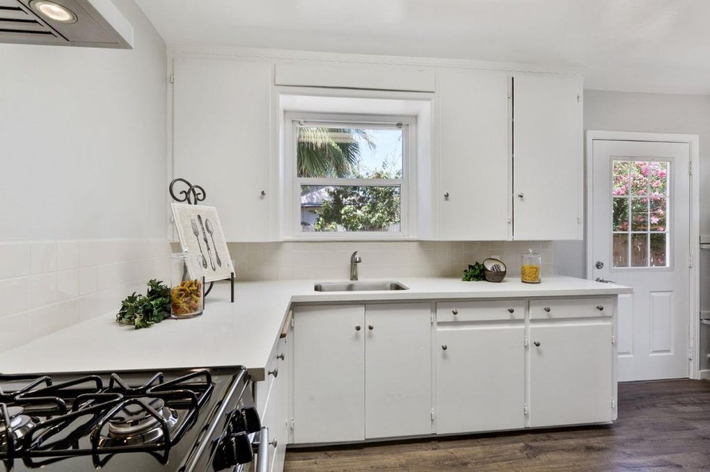 kitchen - 10185 Alhambra Ave