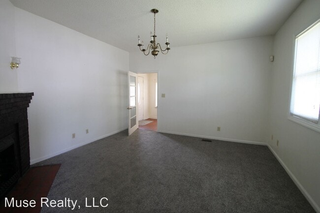 Building Photo - 2 br, 2 bath House - 556 Flint Street