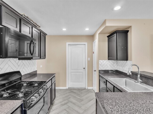 Building Photo - 1418 Banbury Ct
