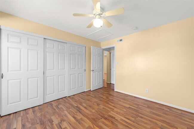 Building Photo - 700 Ridgeside Dr