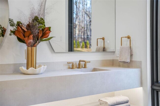 Building Photo - 1736 Cox Rd