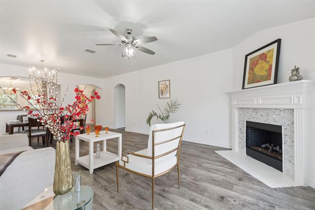 Building Photo - 913 Lovebird Ln