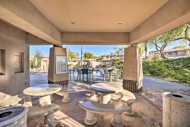 Building Photo - 15240 N Clubgate Dr
