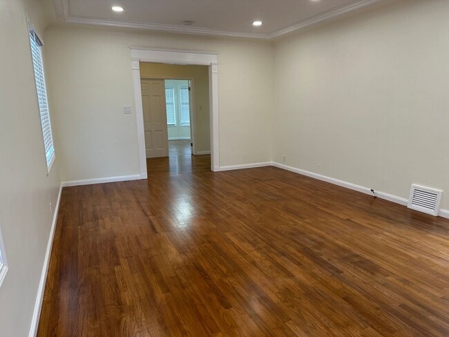 Building Photo - EPIC REA - Great Corner Lakeside Home - 3 ...