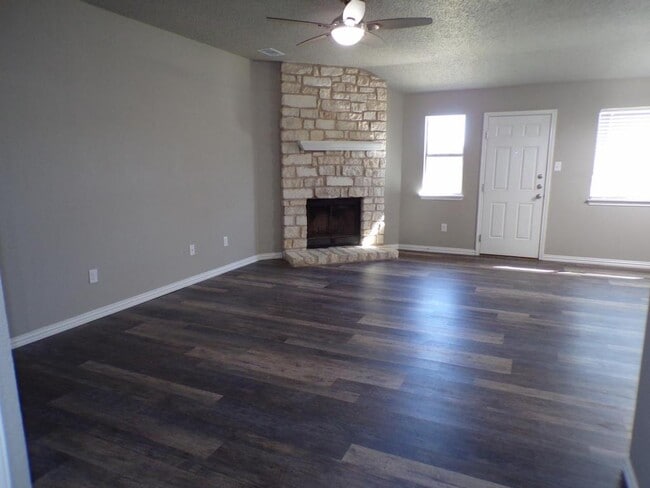 Building Photo - 5006 Parkwood Dr