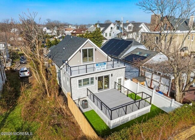 Building Photo - 427 Hoyt St