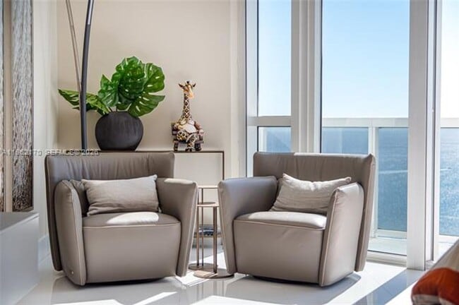 Building Photo - 15901 Collins Ave