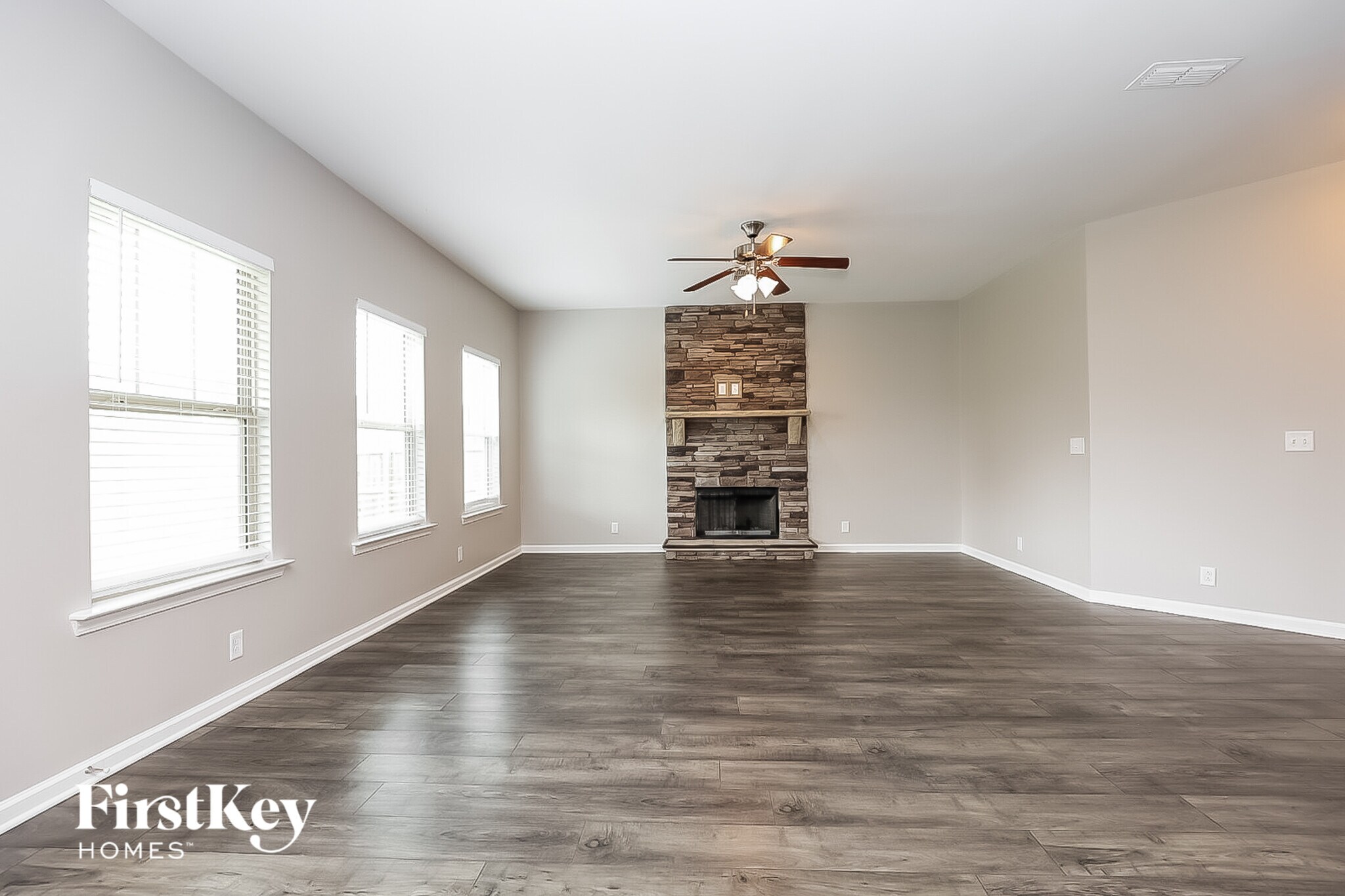 Building Photo - 3241 Mapleside Ln