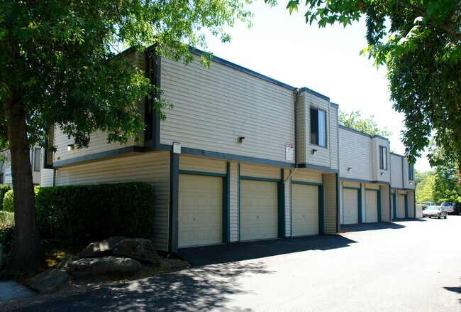 Building Photo - Villa Creek