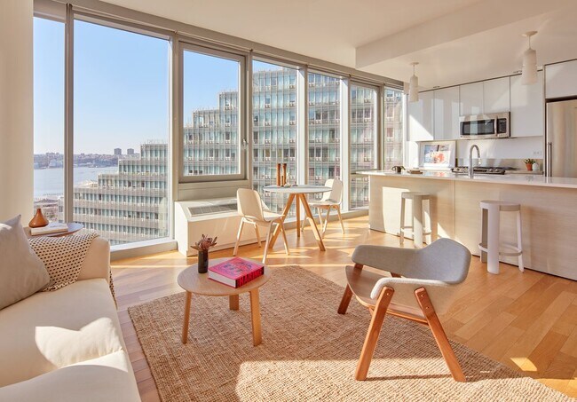 Building Photo - 550 W 54th St