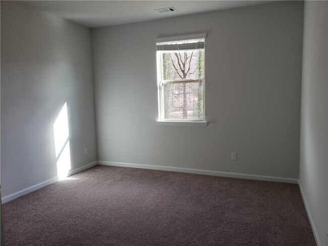 Building Photo - 5655 Mirror Lake Dr