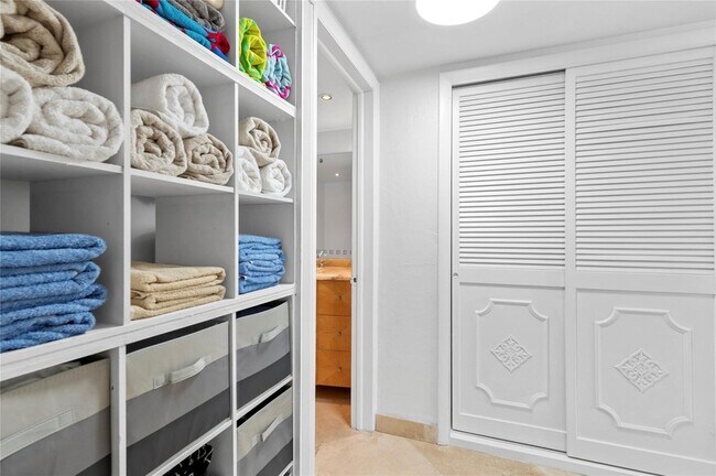 Building Photo - 3850 Galt Ocean Dr